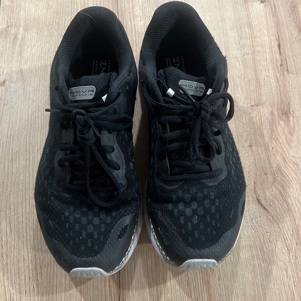 UA tennis shoes size 8 women’s